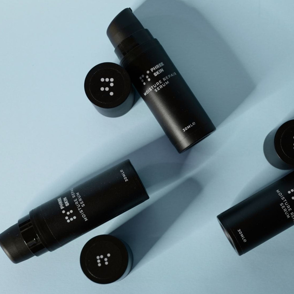Серум за възстановяване на хидратацията Phree Skin — 30 ml матово-черна airless помпа